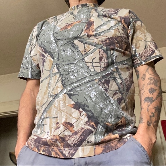 Outfitters Ridge tree trunk tee - Picture 1 of 8